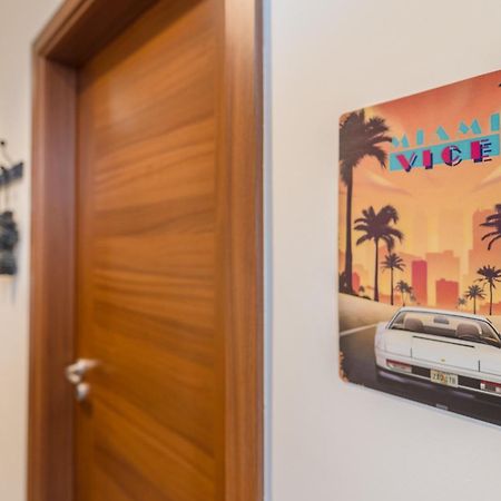 Miami Vice Apartment With Balcony Budapest Exterior photo