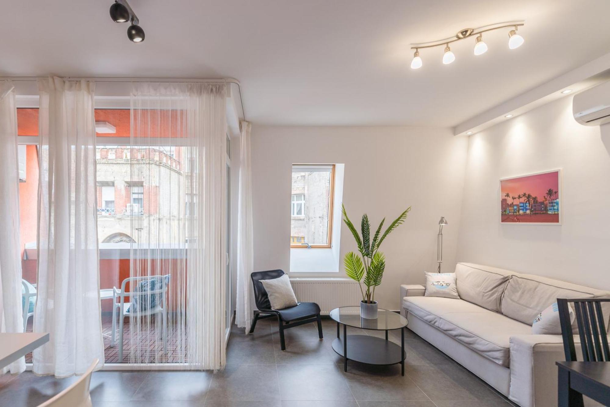 Miami Vice Apartment With Balcony Budapest Exterior photo
