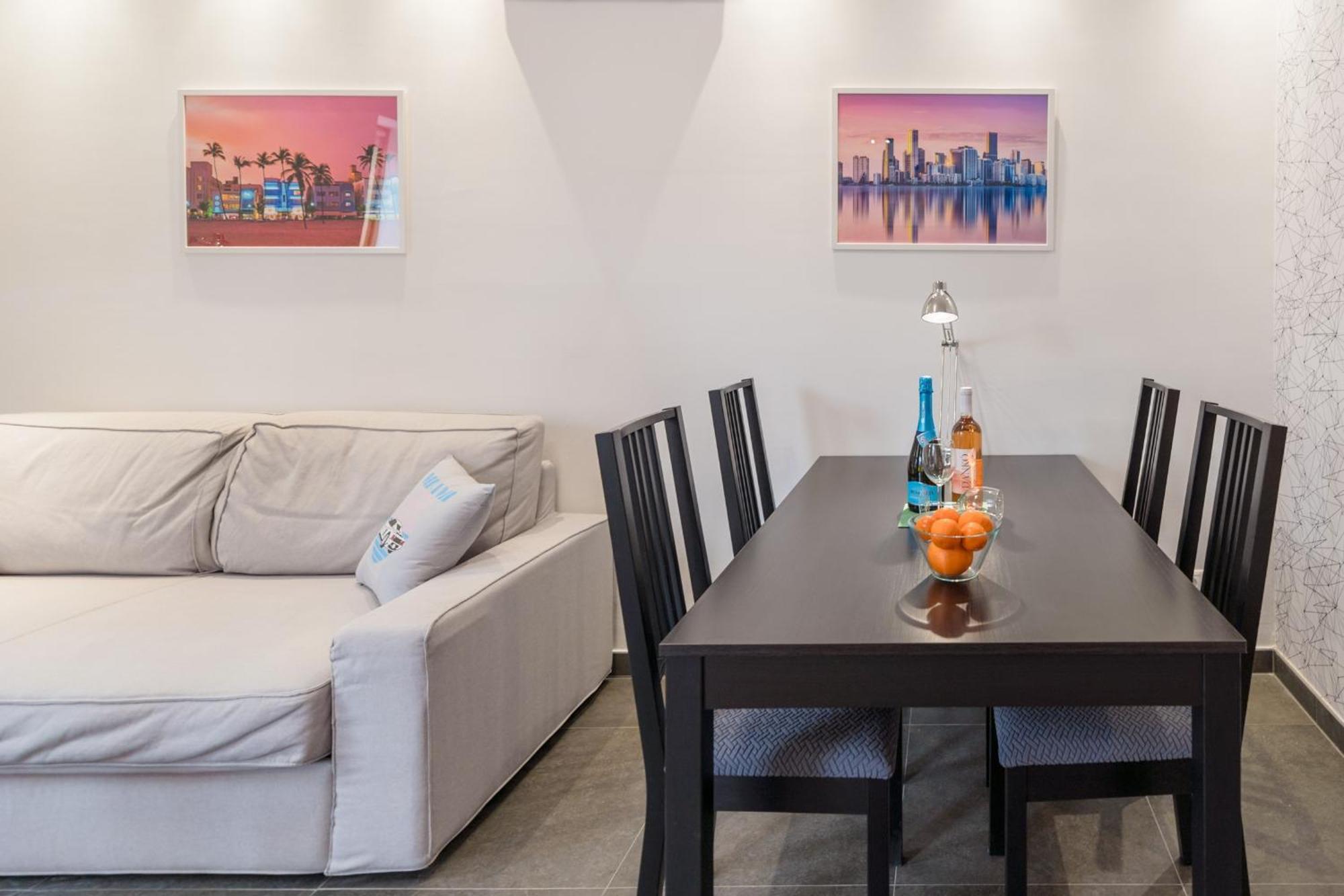Miami Vice Apartment With Balcony Budapest Exterior photo